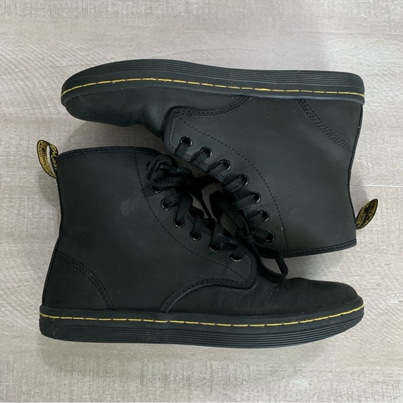 Dr. Martens Women's Black Shoreditch Leather Classic Ankle Combat Boot Size 6 - Picture 2 of 6